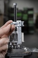 Съёмник двухзахватный универсальный Techno с фиксатором захватов, ширина захвата до 165 мм, глубина 150 мм, KUKKO 110-2 — фото 2